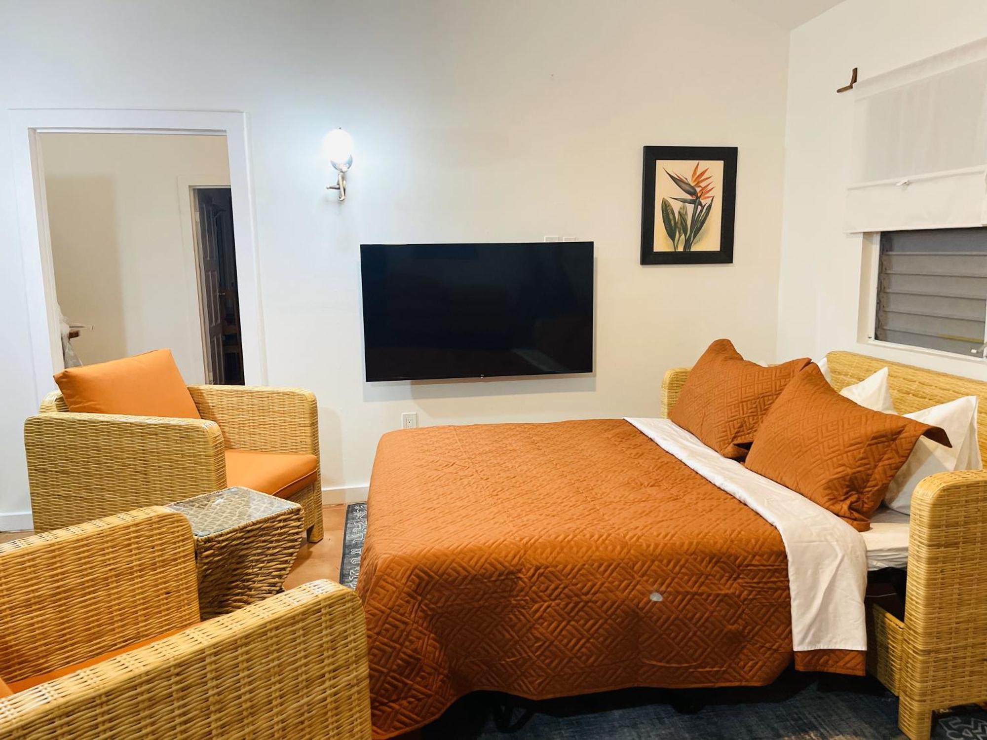 Alux House Hotel Placencia Exterior photo
