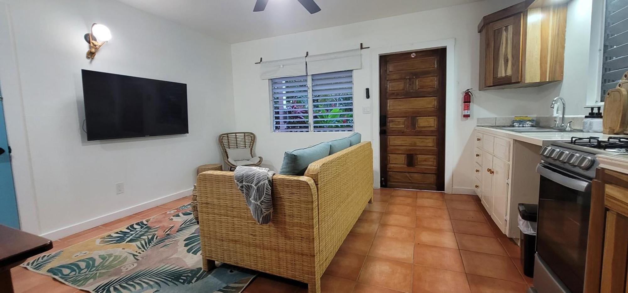 Alux House Hotel Placencia Exterior photo