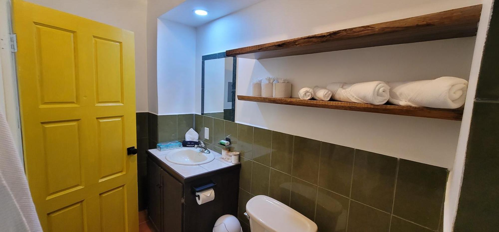 Alux House Hotel Placencia Exterior photo